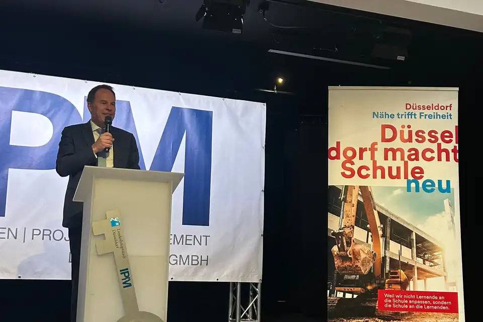 Stephan Keller bei der Einweihung der Élise-Freinet-Gesamtschule