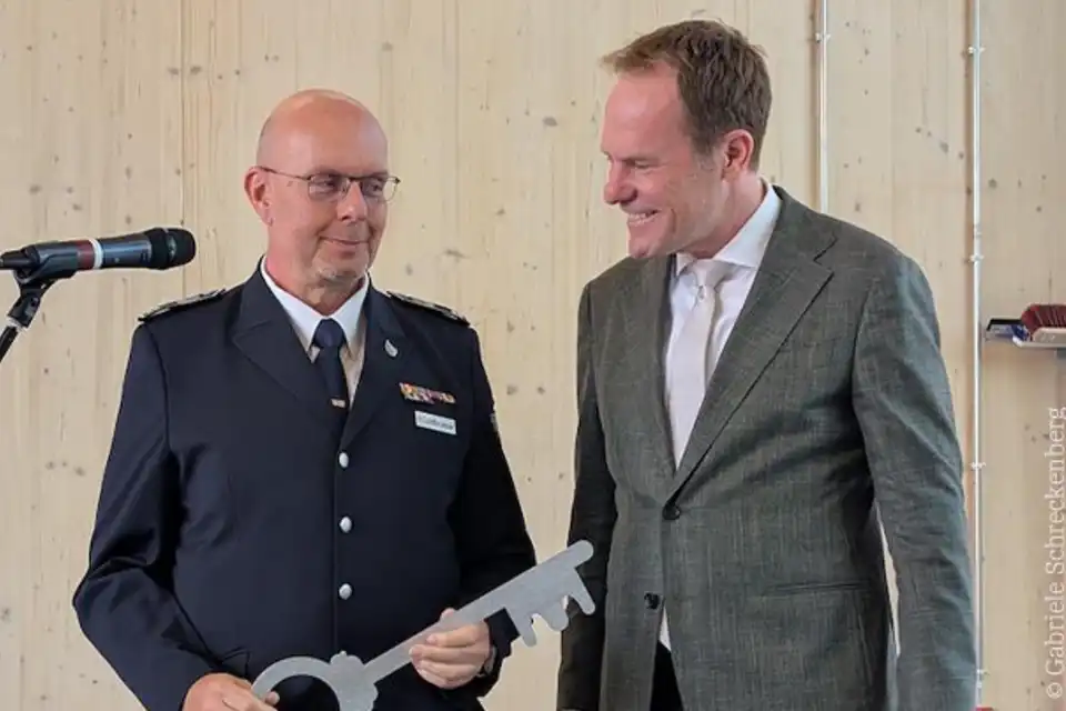 Dr. Stephan Keller bei der Eröffnung der neuen Feuerwehrwache