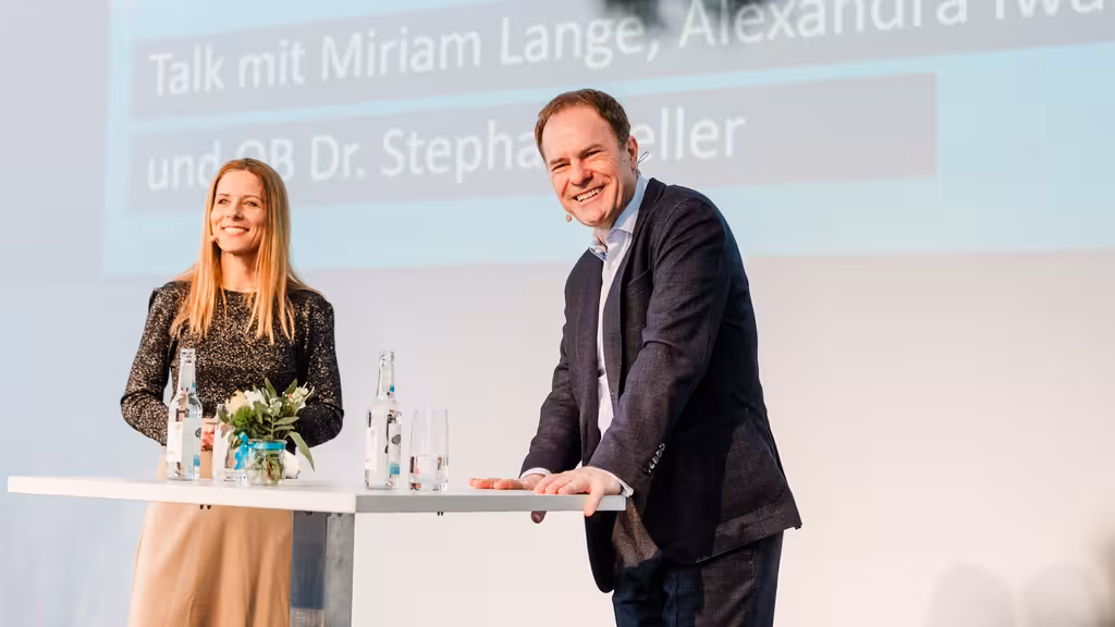 Dr. Stephan Keller mit Moderatorin Miriam Lange